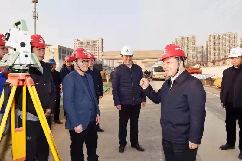 江西省委副書記、代省長葉建春看望慰問九洲高架東延項目一線職工